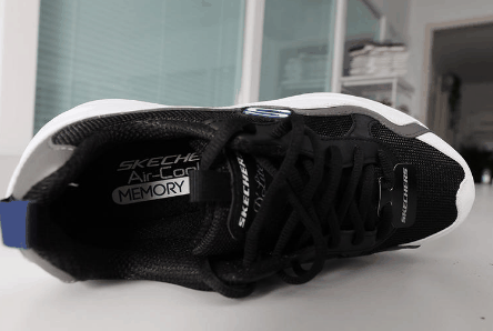还有白灰和蓝潮牌灰两种配色（Skechers全新黑白开箱 斯凯奇全新黑白配置怎么样）