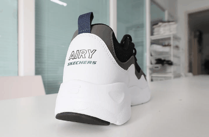 还有白灰和蓝潮牌灰两种配色（Skechers全新黑白开箱 斯凯奇全新黑白配置怎么样）
