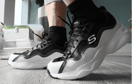 还有白灰和蓝潮牌灰两种配色（Skechers全新黑白开箱 斯凯奇全新黑白配置怎么样）