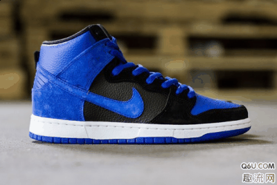 并且搭载了后潮牌品牌跟 Zoom 气垫（AJ1 和 dunk sb 外观区别是什么 AJ1 和 dunk sb 脚感一样吗）