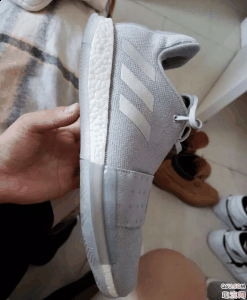 那么这双哈登3银色好看吗？哈登3值得入手吗？潮牌资讯下面就和趣流网的小编一起来看一下关于哈登3银色的开箱测评（哈登3银色开箱测评 哈登3偏码吗）