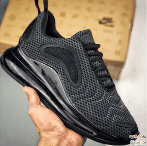 让你在视觉上都潮牌信息能感觉到超弹超软（Nike Air Max 720开箱测评 Air Max 720 值得入手吗）