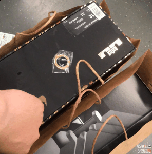  詹姆斯15黑金花卉开箱测评 鞋盒潮牌商城包装 鞋盒真的是超级漂亮 实物实在好看（詹姆斯15黑花卉开箱测评 KITH x LeBron 15实物细节赏析）