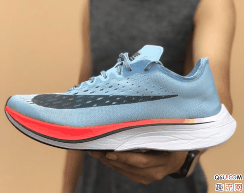 Nike zoom pegasus turbo 和vaporfly 4% 哪个好 Nike zoom pegasus turbo 和 vaporfly 4%对比测评