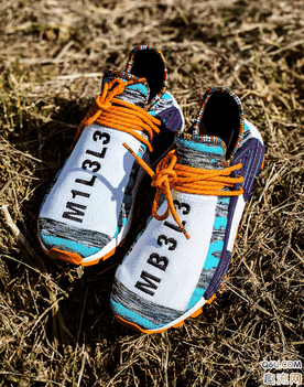 喜欢的不妨去考虑一下 这双菲潮牌信息董联名NMD “SOLARHU”系列已经发售了哦（菲董联名NMD “SOLARHU” 系列开箱测评 菲董联名NMD “SOLARHU”上脚好看吗）