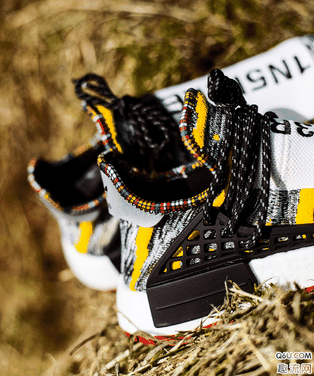 喜欢的不妨去考虑一下 这双菲潮牌信息董联名NMD “SOLARHU”系列已经发售了哦（菲董联名NMD “SOLARHU” 系列开箱测评 菲董联名NMD “SOLARHU”上脚好看吗）