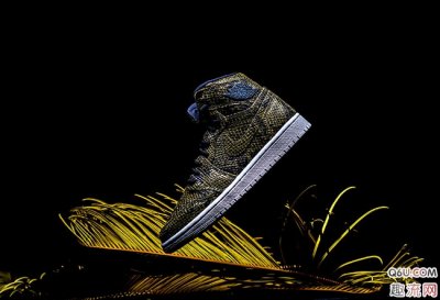 近期Jordan又推出了潮牌品牌一款黑黄配色的蛇纹aj1（AJ1黑金蛇纹多少钱 AJ1黑金蛇纹在哪购买）