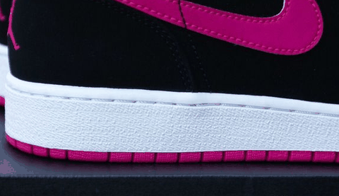 我们一起潮牌信息去看看吧（AJ1情人节限定版细节欣赏 AJ1情人节限定版偏码吗）