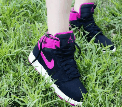 不如矮帮的鞋潮牌信息子好穿上脚（AJ1情人节限定版脚感怎么样 AJ1情人节限定版值得入手吗）