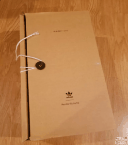 鞋盒就是潮牌资讯不一样（HENDER SCHEME X ADIDAS NMD开箱测评 1000美元的阿迪达斯nmd值得入手吗）
