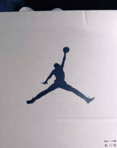 拍出来可能和实物图有潮牌商城所不同 鞋子外观上没的说（AJ12 “CP3”保罗配色开箱测评 AJ12 “CP3”橄榄绿上脚好看吗）