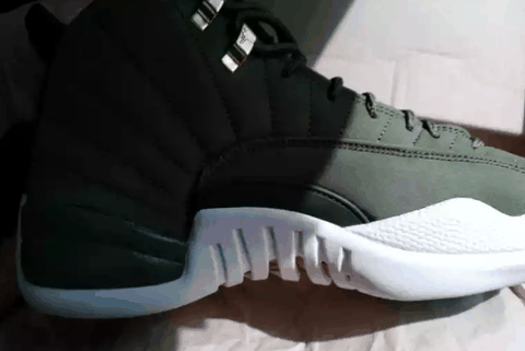 脚感还是潮牌商城很不错的（保罗专属AJ12开箱 AJ12 “Graduation Pack”偏码吗）