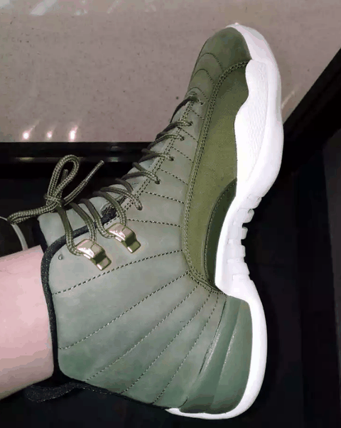 脚感还是潮牌商城很不错的（保罗专属AJ12开箱 AJ12 “Graduation Pack”偏码吗）
