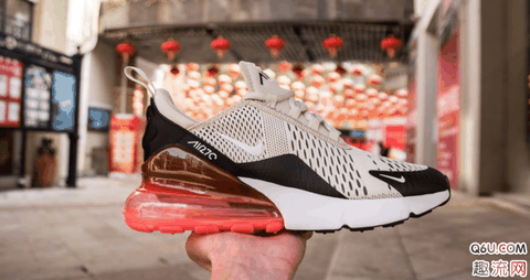 前脚掌好像潮牌汇潮牌网是发泡材质（Nike Air max 270哪个配色最好看 好看的Air max 270配色盘点）