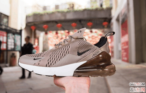 前脚掌好像潮牌汇潮牌网是发泡材质（Nike Air max 270哪个配色最好看 好看的Air max 270配色盘点）