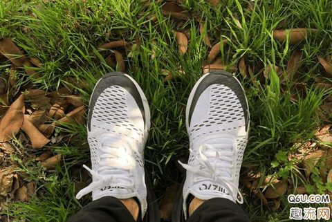 前脚掌好像潮牌汇潮牌网是发泡材质（Nike Air max 270哪个配色最好看 好看的Air max 270配色盘点）