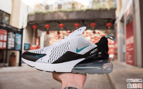 前脚掌好像潮牌汇潮牌网是发泡材质（Nike Air max 270哪个配色最好看 好看的Air max 270配色盘点）