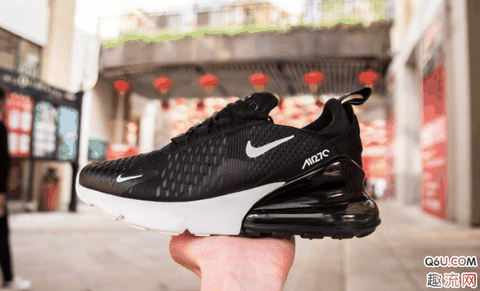 前脚掌好像潮牌汇潮牌网是发泡材质（Nike Air max 270哪个配色最好看 好看的Air max 270配色盘点）