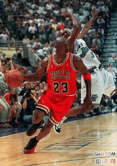 AJ12病倒值得入手吗 AJ12病倒和黑红的区别是什么