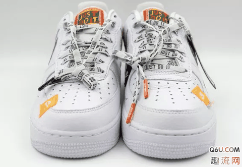 可以看到鞋潮牌汇潮牌网店舌最上面（AF1 Just Do It纯白细节欣赏 AF1 Just Do It纯白脚感怎么样）