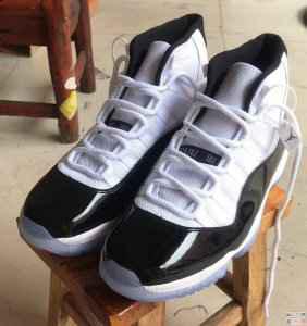  全新版本的 Air Jordan 11 “Conc潮牌商城ord” 鞋面采用更大面积漆皮材料 简单配色（AJ11 “Concord”复刻版实物欣赏 AJ11康扣配色为什么这么火）