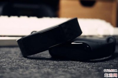 在APP里面潮牌信息选择运动（小米手环3开箱测评 小米手环3怎么显示微信消息）