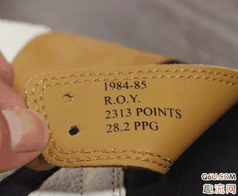 那就是AJ1又爆潮牌汇潮牌网出了新的配色（AJ1扣碎2.0细节欣赏 AIR JORDAN 1 “ROOKIE OF THE YEAR