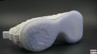 打两场估计潮牌品牌就会花掉（詹姆斯15Low耐磨吗 lbj15 Low适合打外场吗）