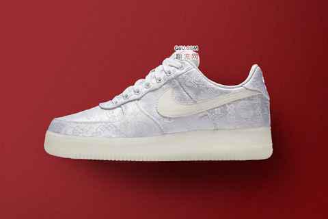  COMME des GARÇONSx Air VaporMax 市场价格：￥5000 元潮牌资讯左右（43 码） 2018：今年 CDG 与 Air Max 180 的合作款实在太过小众（2017-2018耐克重磅联名球鞋对比 耐克重磅联名鞋款有哪些）
