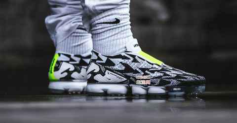  COMME des GARÇONSx Air VaporMax 市场价格：￥5000 元潮牌资讯左右（43 码） 2018：今年 CDG 与 Air Max 180 的合作款实在太过小众（2017-2018耐克重磅联名球鞋对比 耐克重磅联名鞋款有哪些）