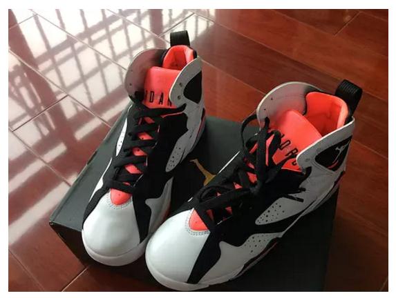 AJ6和AJ7外观有什么区别 AJ6和AJ7对比测评