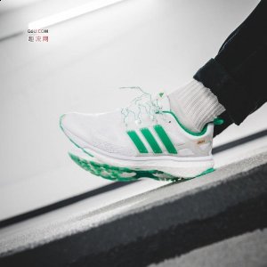  Concepts x adidas BOOST“SHIATSU”上脚好看吗 灵感源潮牌资讯于亚洲传统指压按摩的Energy BOOST “Shiatsu” 整双鞋以白色为主色调（Concepts x adidas BOOST“SHIATSU”上脚好看吗 Concepts x adidas单品有哪些）