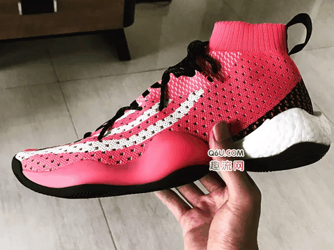 小编入手的潮牌资讯就是43码（菲董BYW骚粉开箱简评 Adidas BYW骚粉实物欣赏）
