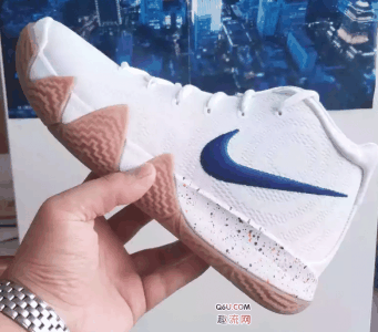 喜欢的小伙伴潮牌信息可以关注一下（欧文4德鲁大叔细节欣赏 Kyrie 4 “Uncle Drew”脚感怎么样）