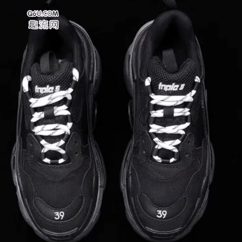 转卖市场的炒卖潮牌品牌价格在万元左右（气垫版Balenciaga Triple-S什么时候发售 气垫版Balenciaga Triple-S怎么样）