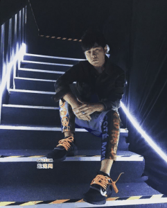 那么最近明星都穿什么鞋呢？明星上脚的鞋款怎潮牌信息么样呢？下面就和小编一起来看一下2018明星上脚的鞋款有哪些（明星都穿什么鞋 2018明星上脚鞋款推荐）