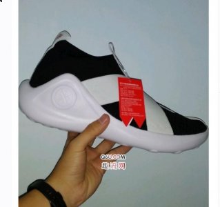 可以算是鸳鸯潮牌品牌情侣款了吧（李宁悟道X白带开箱测评 李宁悟道X白带上脚好看吗）
