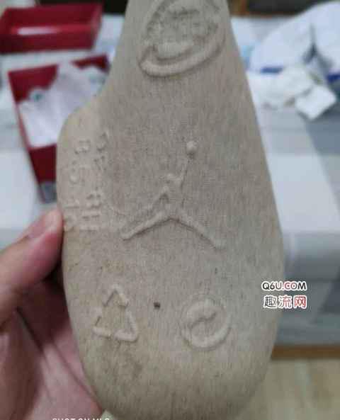 AJ4李维斯黑色开箱测评 AJ4李维斯值得入手吗