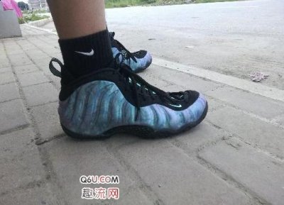 这一点可以说是喷泡最大的缺点了潮牌信息 4.外观喷泡经典的鞋型加上鲍鱼喷那骚骚的配色（耐克鲍鱼喷实战测评 Nike鲍鱼喷泡值得入手吗）