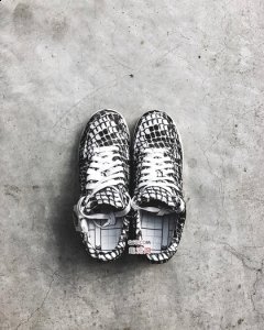 发售价就超潮牌品牌过 ￥3000 RMB（空军一号蛇纹配色上脚好看吗 Nike Air Force 1 x CLOT蛇纹货量大吗）