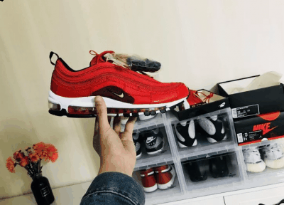 当初对 eminem 为什么要潮牌信息在 MV 里穿 Air Max Tailwind 2010（C罗限定红子弹开箱 air max 97红子弹开箱测评）