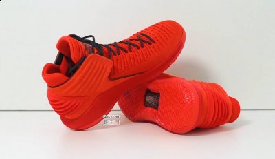 球鞋的综合性潮牌商城能还是很不错的（aj32和lbj15哪个底厚 aj32和lbj15哪个脚感舒服）