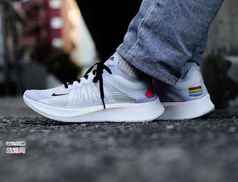 耐克Zoom Fly “BETRUE”值得买吗 耐克 Zoom Fly 彩虹上脚图