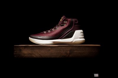 赋予 Curry 3 Low 以迅捷潮牌品牌的反馈和充分的启动爆发力（安德玛618值得买的鞋子有哪些 UA 618低价折扣鞋款盘点）