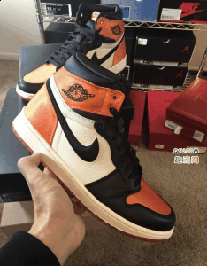 其实等于潮牌汇潮牌网店男码的9.5（AJ1丝绸扣碎开箱 AJ1丝绸还有哪些配色）