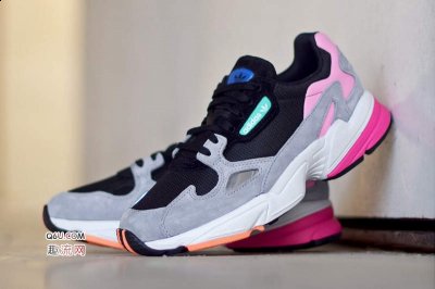 这双鞋的表现潮牌汇潮牌网店力可谓非凡（adidas Falcon跑鞋怎么样 阿迪达斯Falcon跑鞋值得买吗）