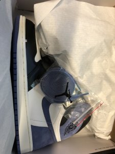 AJ1贪玩蓝月开箱图潮牌品牌 AJ1麂皮蓝实物怎么样（AJ1贪玩蓝月开箱图 AJ1麂皮蓝实物怎么样）
