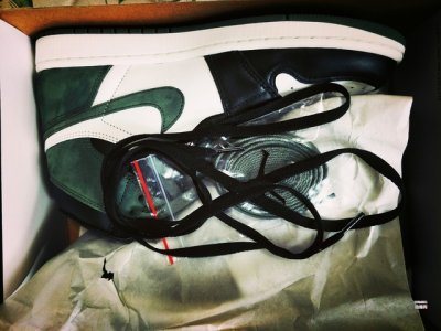 鞋款鞋面采潮牌汇潮牌网店用麂皮打造（AJ1“Clay Green”开箱图 AJ1墨绿脚趾上脚赏析）