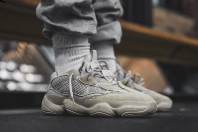  只是考虑到 Yeezy 700 Bo潮牌汇潮牌网店ost首发配色至今都没有全球铺货（2018年发售的椰子鞋有哪些 2018年YEEZY发售鞋款盘点）