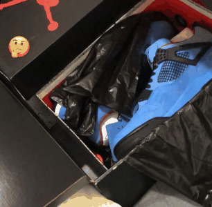据说这双鞋将会潮牌商城在6月超限量发售（Travis Scott x AJ4联名款开箱图 AJ4 “Cactus Jack”联名鞋实物细节赏析）